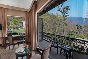 Outdoor dining - Shaantam Resorts (Yamkeshwar)