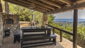 Outdoor dining - Villa Manavra (Corfu)