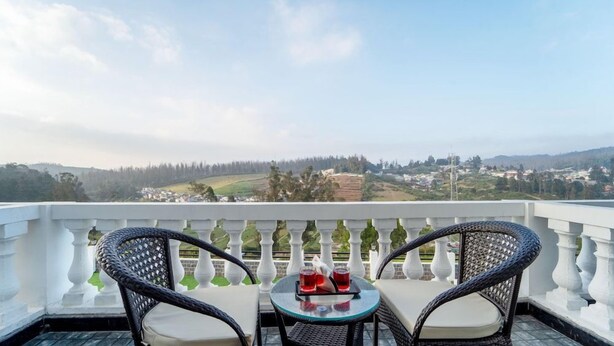 Outdoor dining - Treebo Sky Dale Inn & Suites (Ootacamund)