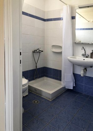 Bathroom - Agnadi Syros Studios & Rooms (Syros)