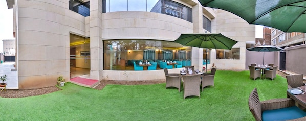 Outdoor dining - Regenta Central Point Srinagar (Srinagar)