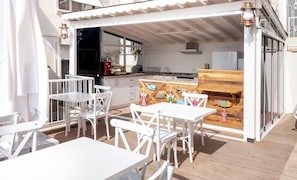 Tempat makan outdoor