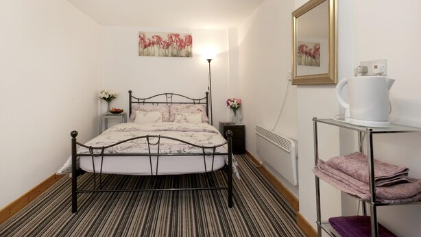 Unclassified image, 1 of 14, button - Garden House Self Contained Annexe (Nottingham)
