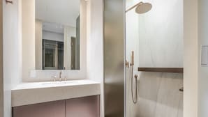 A modern bathroom with a large mirror, a sink, and a shower. - Orchid Cheongdam - Executive Suite - 5 mins to Coex by Taxi (Seoul)