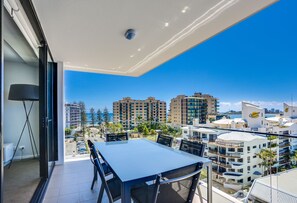 Outdoor dining - Sea Breeze Mooloolaba (Sunshine Coast)