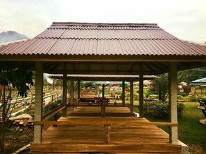 Outdoor dining - Wongwan Farm (Si Racha)