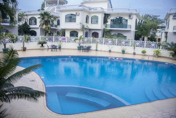 Pool - Luxury 2-bdrm Apartment in Oysterbay (Dar es Salaam)
