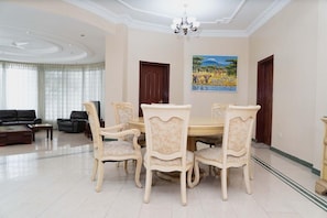 Dining - Luxury 2-bdrm Apartment in Oysterbay (Dar es Salaam)