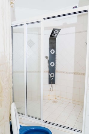 Bathroom - Luxury 2-bdrm Apartment in Oysterbay (Dar es Salaam)