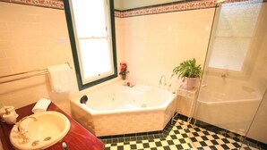 Bathroom - Strawberry Patch (Leura)