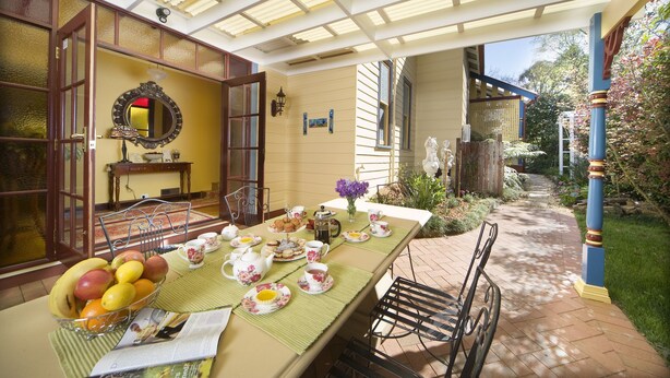 Outdoor dining - Strawberry Patch (Leura)