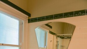 Bathroom - Chatelaine Valley Views (Katoomba)