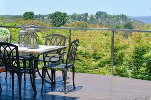 Unclassified image, 5 of 42, button - Chatelaine Valley Views (Katoomba)