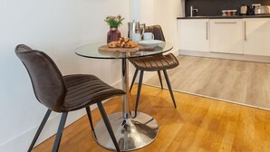 Dining - Kspace Sinclair Serviced Apartments (Sheffield)