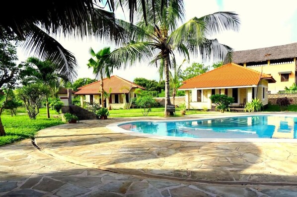 Pool - Doric Cottages Diani (Diani Beach)