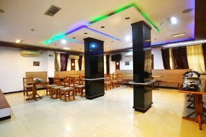 Dining - OYO 9751 Hotel Vrundavan Residency (Vadodara)