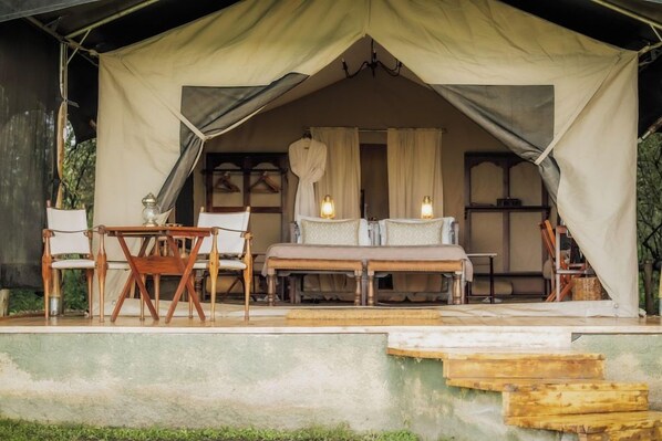 Outdoor dining - Elephant Pepper Camp (Maasai Mara)