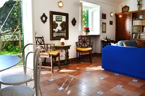 Unclassified image, 4 of 19, button - Villa Deli (Positano)