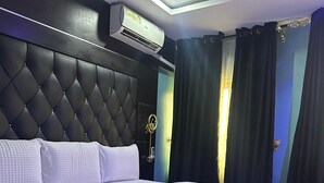 مكتب ومساحة عمل للكمبيوتر المحمول وواي فاي مجانًا