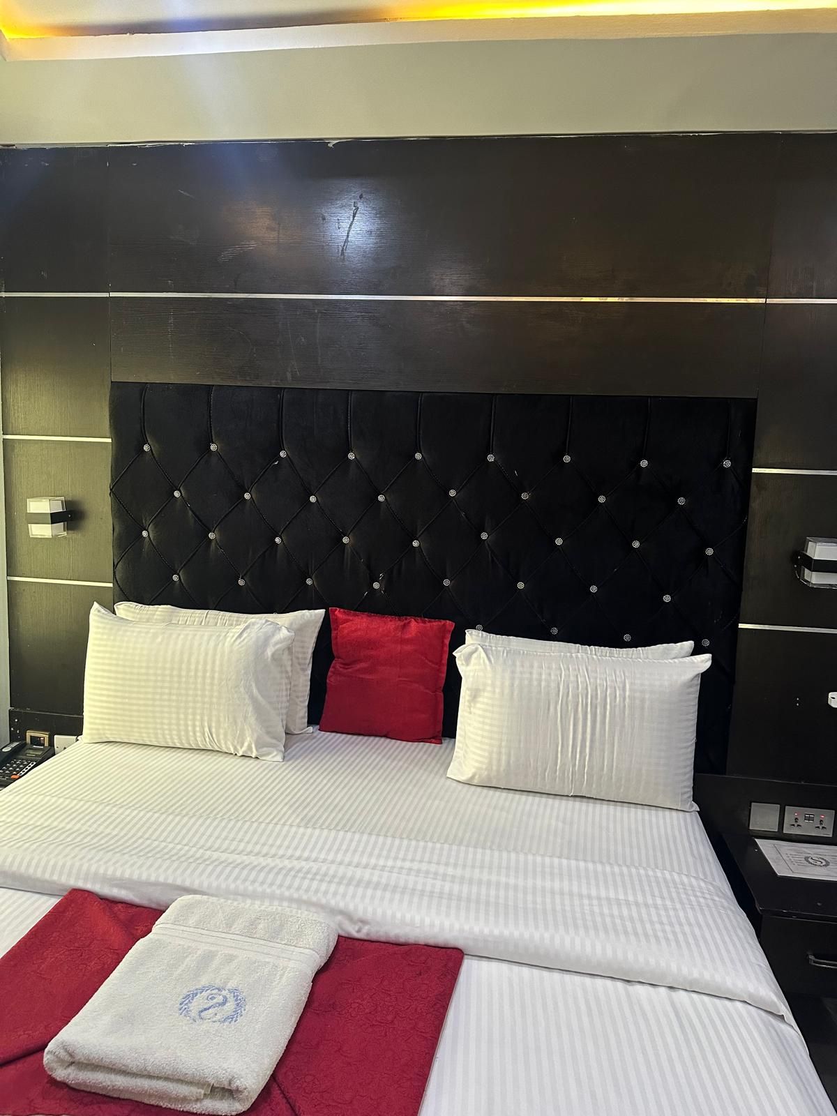 Superior Suite | Desk, laptop workspace, WiFi (free)