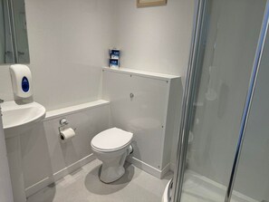 Bathroom - The Jubilee Hotel (Weymouth)