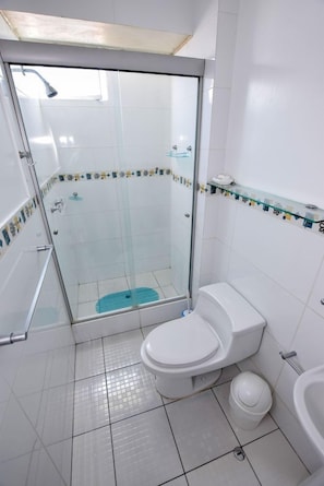 Bathroom - Lux Miraflores Apartments Alcanfores (Lima)
