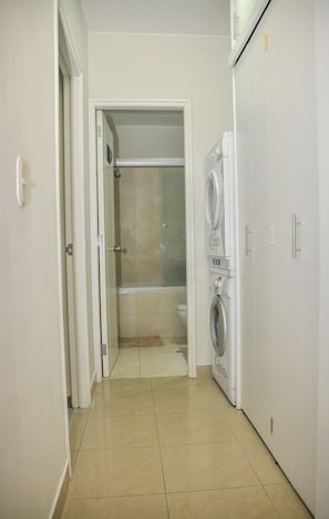 Bathroom - Lux Miraflores Apartments Tripoli (Lima)