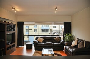 Living area - Lux Miraflores Apartments Tripoli (Lima)