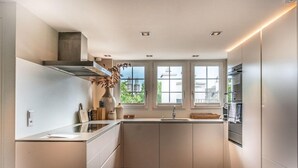 Private kitchen - Airhome Limmatquai River View Apartment (Zürich)