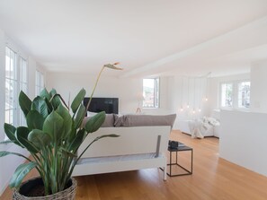 Living area - Airhome Limmatquai River View Apartment (Zürich)