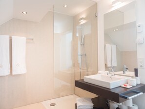 Bathroom - Airhome Limmatquai River View Apartment (Zürich)