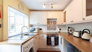 Unclassified image, 5 of 44, button - Ceilidh Cottage (York)