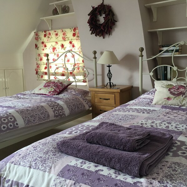 Unclassified image, 1 of 44, button - Ceilidh Cottage (York)