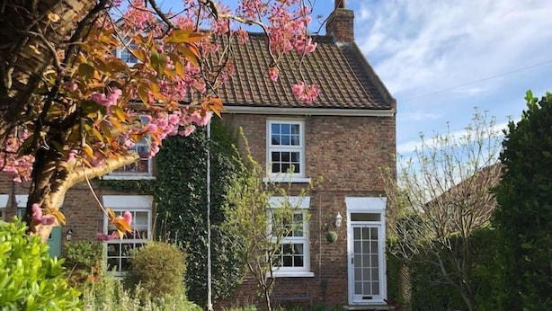 Unclassified image, 1 of 44, button - Ceilidh Cottage (York)