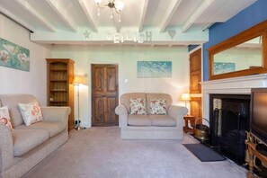 Unclassified image, 2 of 44, button - Ceilidh Cottage (York)