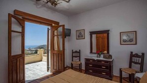 Room - Petrinos Milos (Agios Vasileios)