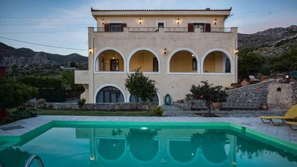 Pool - Petrinos Milos (Agios Vasileios)