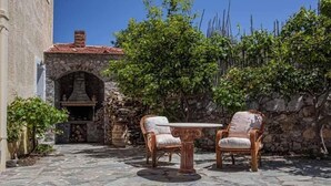 Outdoor dining - Petrinos Milos (Agios Vasileios)
