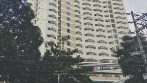 Exterior - Vista Shaw by Charles (Mandaluyong)
