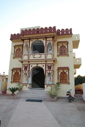 Unclassified image, 2 of 44, button - Green Park Haveli (Pushkar)