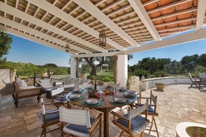 Tempat makan outdoor