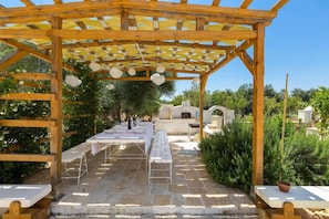 Outdoor dining - Trulli Ion (Ostuni)