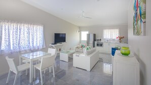 Living area - Mama Taras (Rarotonga)