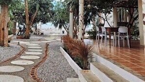 Outdoor dining - At-pran Resort (Sam Roi Yot)