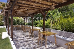 Outdoor dining - Efsane Hotel (Ayvalik)
