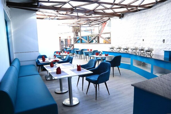 Outdoor dining - Silver Arch Hotel (Dehradun)