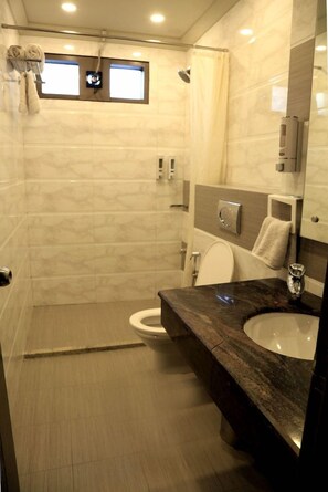 Bathroom - Silver Arch Hotel (Dehradun)