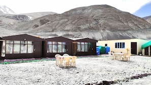Outdoor dining - Pangong Delight Camp (Leh)