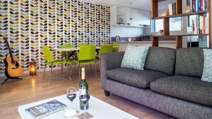 Living area - Qubehouse (Queenstown)