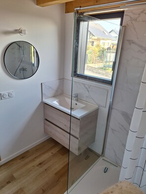 Unclassified image, 4 of 11, button - Vrbo Property (Entrelacs)